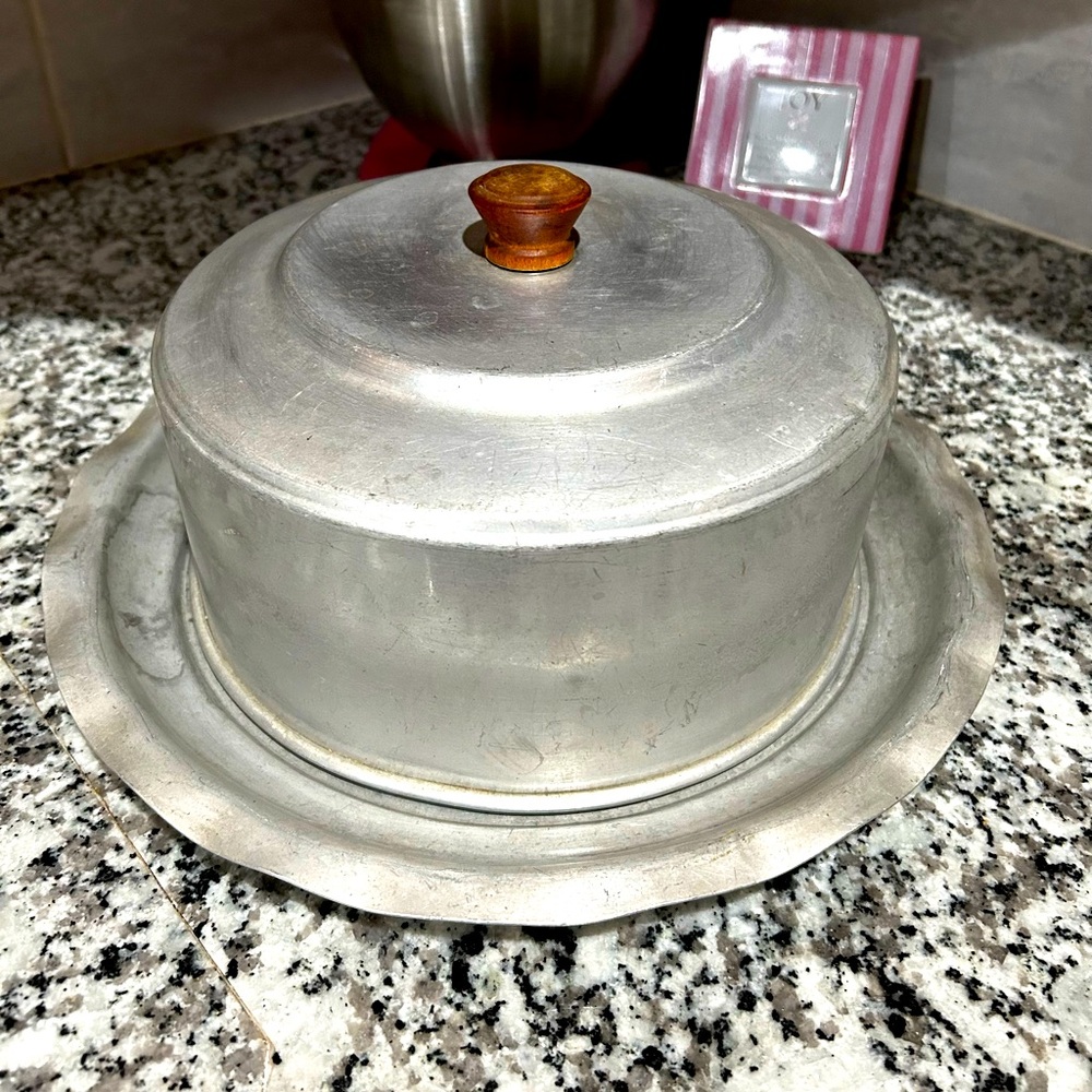 VINTAGE ALUMINUM CAKE PLATE WITH LID